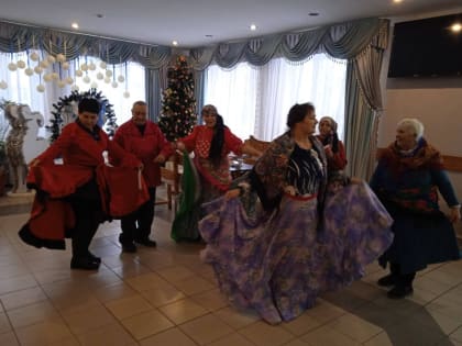 Развлекательная программа в цыганском стиле «Пой, танцуй и гадай!»