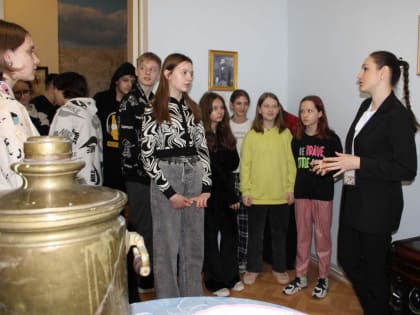 Обзорная экскурсия по постоянной экспозиции музея и временным выставкам для ребят из Белгорода.