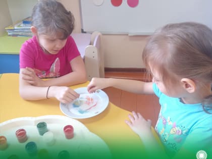 В детских садах Алексеевского городского округа воспитатели провели тематическое мероприятие, посвящённое Дню смешивания красок