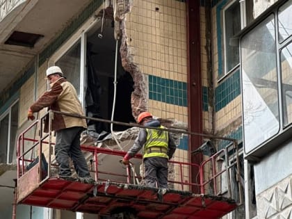 Вячеслав Гладков провёл выездное совещание на площадке пострадавшего после ЧП дома по ул. Шаландина