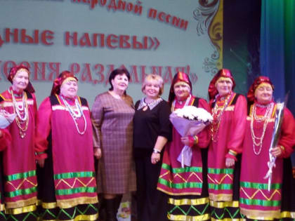 Жители и гости посёлка Троицкий посетили отчётный концерт коллектива «Родные напевы»