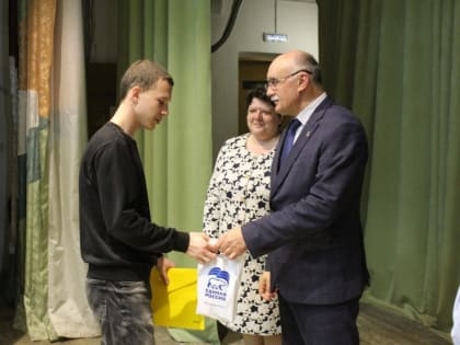 Благочинный приходов Красненского округа благословил призывников на срочную службу