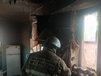 Пожарные спасли мужчину из горящего дома в Старом Осколе
