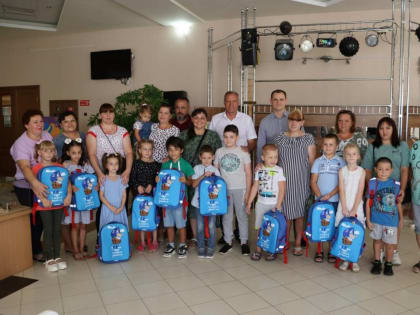 Партийцы продолжают участвовать в акции «Собери ребёнка в школу»