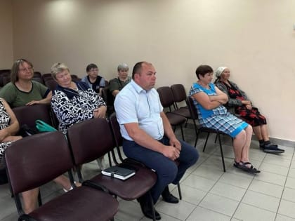 Глава администрации Валуйского горокруга Алексей Дыбов провёл традиционный выездной приём граждан