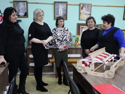 Чернянские партийцы побывали в Ездоченском Дом ремёсел