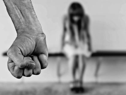 Старооскольца оштрафовали на 10 тысяч рублей за то, что он избил двух женщин