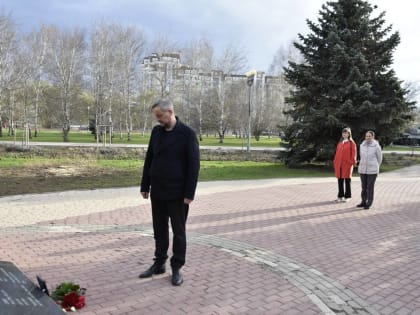 Председатель горсовета Белгорода возложил цветы к портрету убитого военкора Владлена Татарского