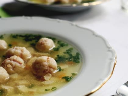 Власти РФ введут еженедельное меню горячего питания для учеников младших классов