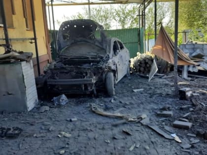 Четыре домовладения и машина получили повреждения при обстреле ВСУ посёлка в Белгородской области