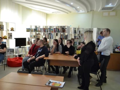 Читатели Майской библиотеки познакомились с творчеством киностудии «Огненный рубеж» города Строитель