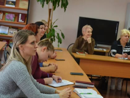 Специалисты Белгородского государственного центра народного творчества провели мастер-класс в школе мастера для краснояружских культработников