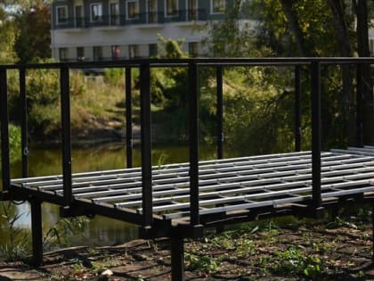 В Белгороде на участке второй очереди набережной «Берега» завершается сборка каркасов прогулочных террас