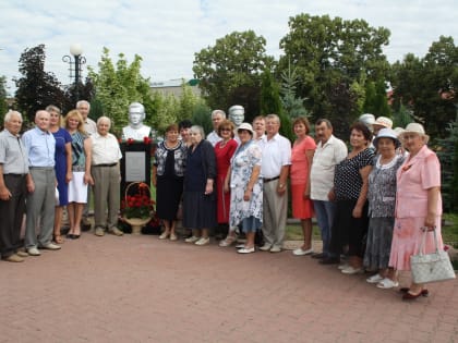 В Ракитянском районе в День памяти и скорби установлен бюст полного кавалера ордена Славы Александра Трофимовича Жиронкина