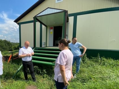 Министр здравоохранения Андрей Иконников проверил возведение медучреждений в Яковлевском округе