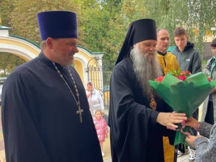 Епископ Савва совершил Божественную Литургию в храме святителя Николая Чудотворца города Валуйки