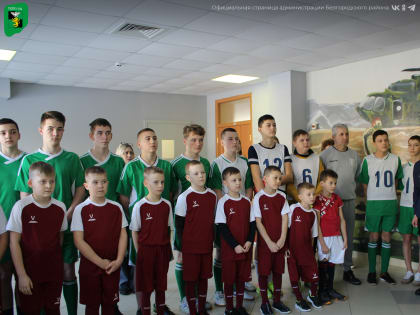 В Октябрьской СОШ прошла торжественная церемония открытия зала славы Юрия Чумака, имя которого носит школа