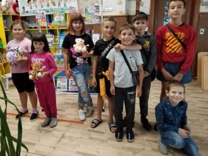 Троицкие библиотекари провели час памяти «Детям планеты – мир без тревоги и слез»