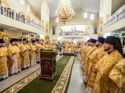 Епископ Валуйский и Алексеевский Савва вместе с духовенством епархии принял участие в соборном богослужении по случаю дня тезоименитства главы Белгородской митрополии