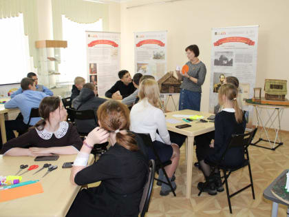 Экскурсия для учащихся из средней школы с. Орлик