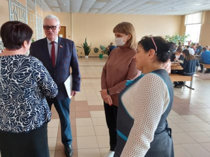 Депутаты облдумы проверили организацию питания детей в алексеевских и старооскольских школах