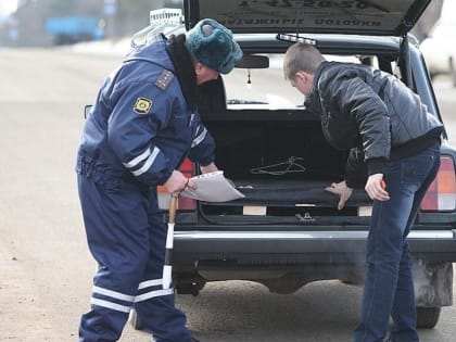 На Белгородчине будут досматривать машины на наличие оружия и взрывчатки