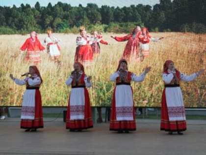 Троицкие культработники организовали для губкинцев  концертную программу «Троицкая завалинка»