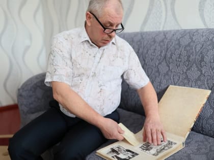 Вячеслав Гладков поздравил участника боевых действий в Афганистане Юрия Хребтова с 23 февраля