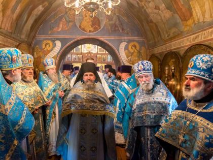 Преосвященнейший епископ Савва принял участие в соборном богослужении в Свято-Троицком Холковском монастыре