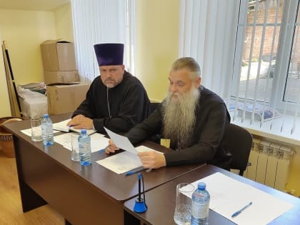 Состоялось расширенное заседание епархиального совета с участием благочинных церковных округов и руководителей епархиальных отделов Валуйской епархии