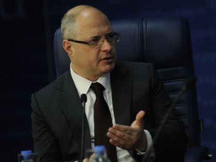 «Главная задача российских властей сейчас — обеспечение роста внутренней экономики», — заявил председатель комитета Госдумы по вопросам собственности Сергей Гаврилов