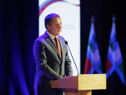 Вячеслав Гладков посетил педсовет по вопросам обучения в предстоящем учебном году