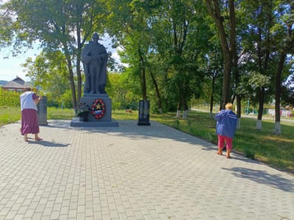 Патриотическая акция на братских могилах