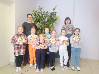 Троицкие ребята губкинской территории посетили час творчества «Маме с любовью»