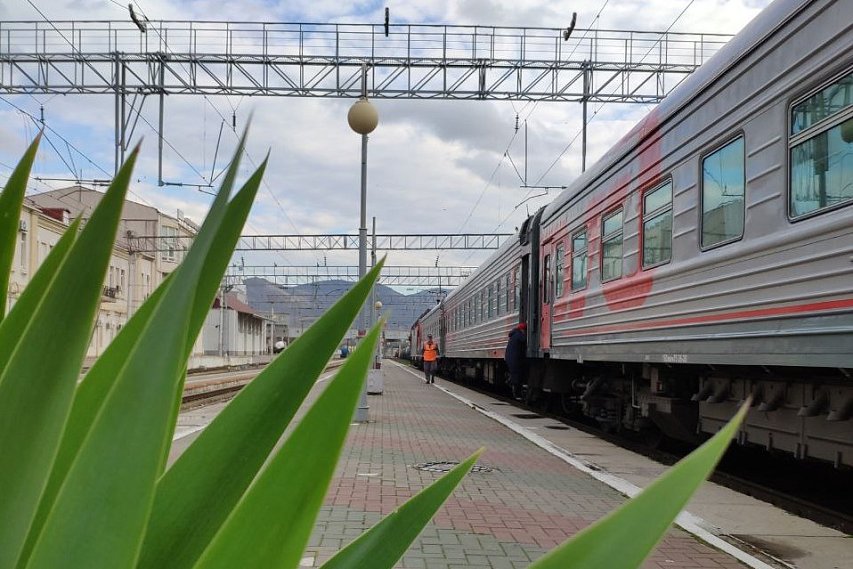 Белгород новороссийск расписание. Поезд Губкин Новороссийск. Поезд Белгород Новороссийск. Поезд Воронеж Новороссийск. Поезд 560 Новороссийск Белгород.