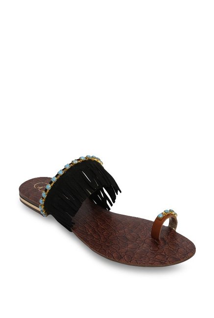 Catwalk Black Toe Ring Sandals Price in India