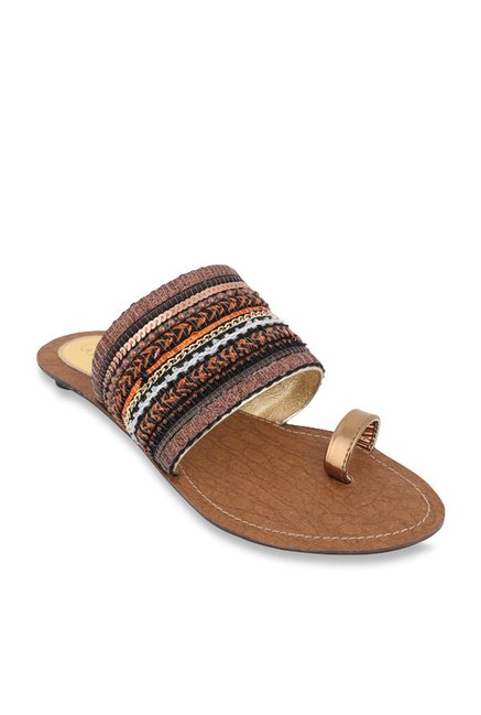 Catwalk Copper & Black Toe Ring Sandals Price in India