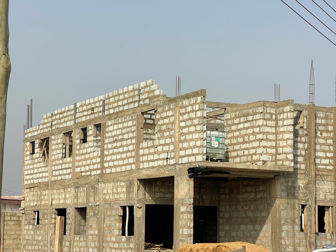 4 bedroom duplex with a studio