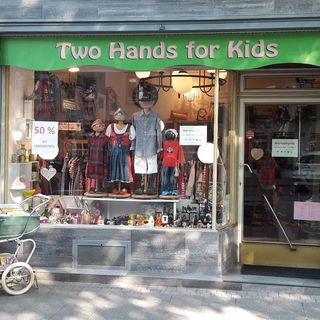 Two Hands for Kids Logo