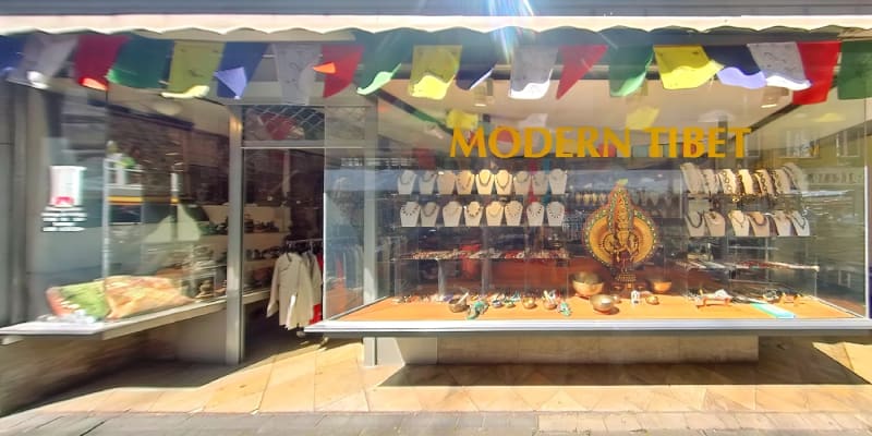 Modern Tibet - Divers in City Köln