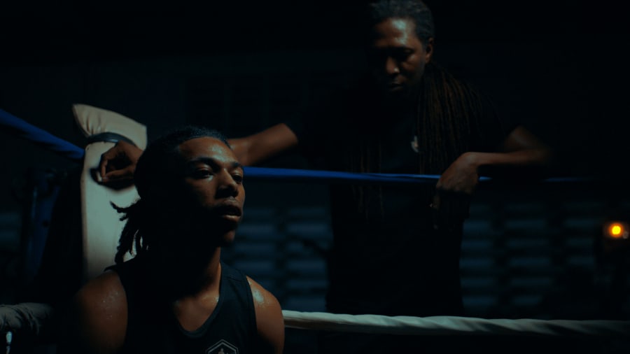 Publicité : coin du ring, spot Les Gants de l'Île