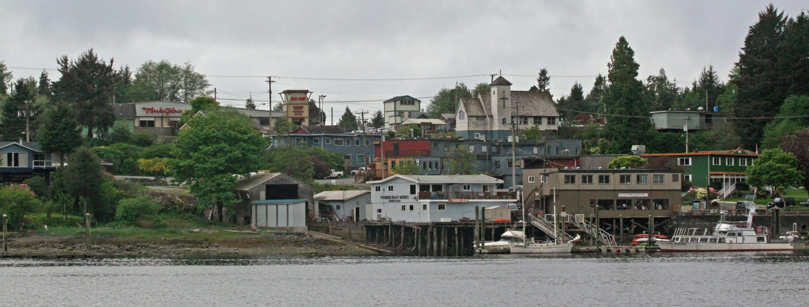 Pros and Cons of Staying in Ucluelet vs. Tofino