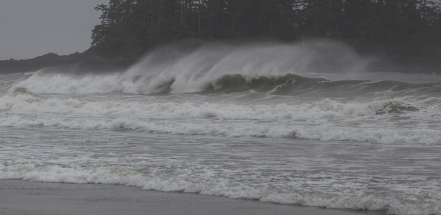 Storm season on the Pacific photo 4