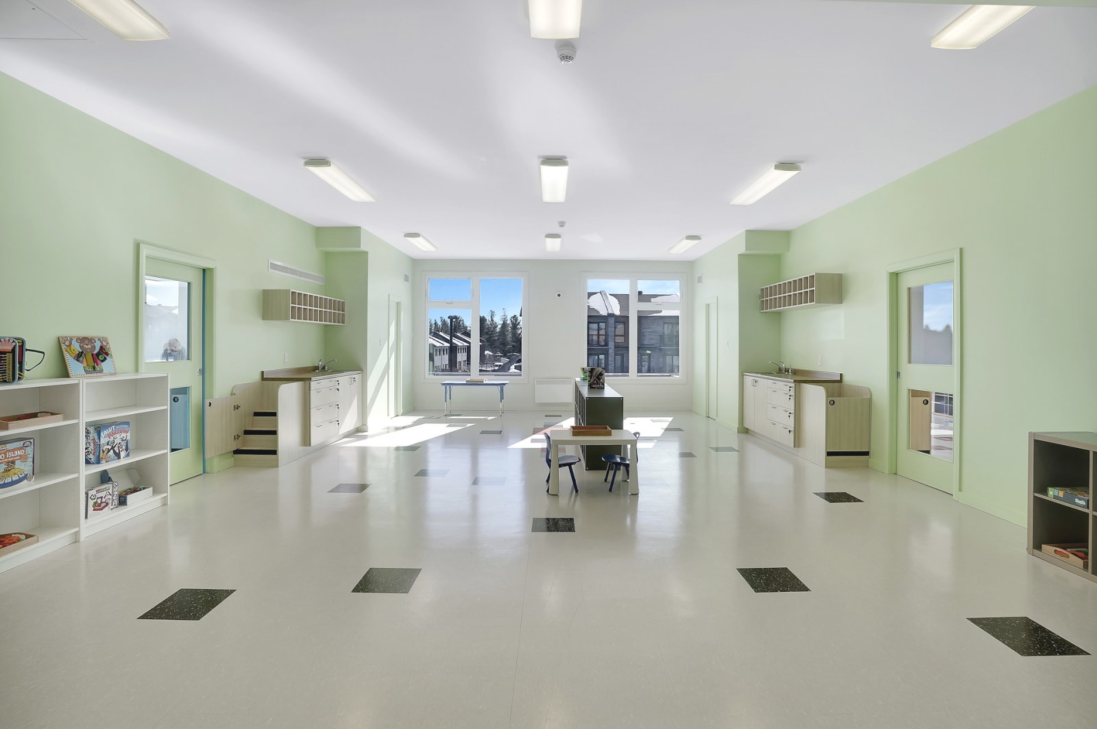 Bright classroom (Plateau) — Garderie Ami Câlin