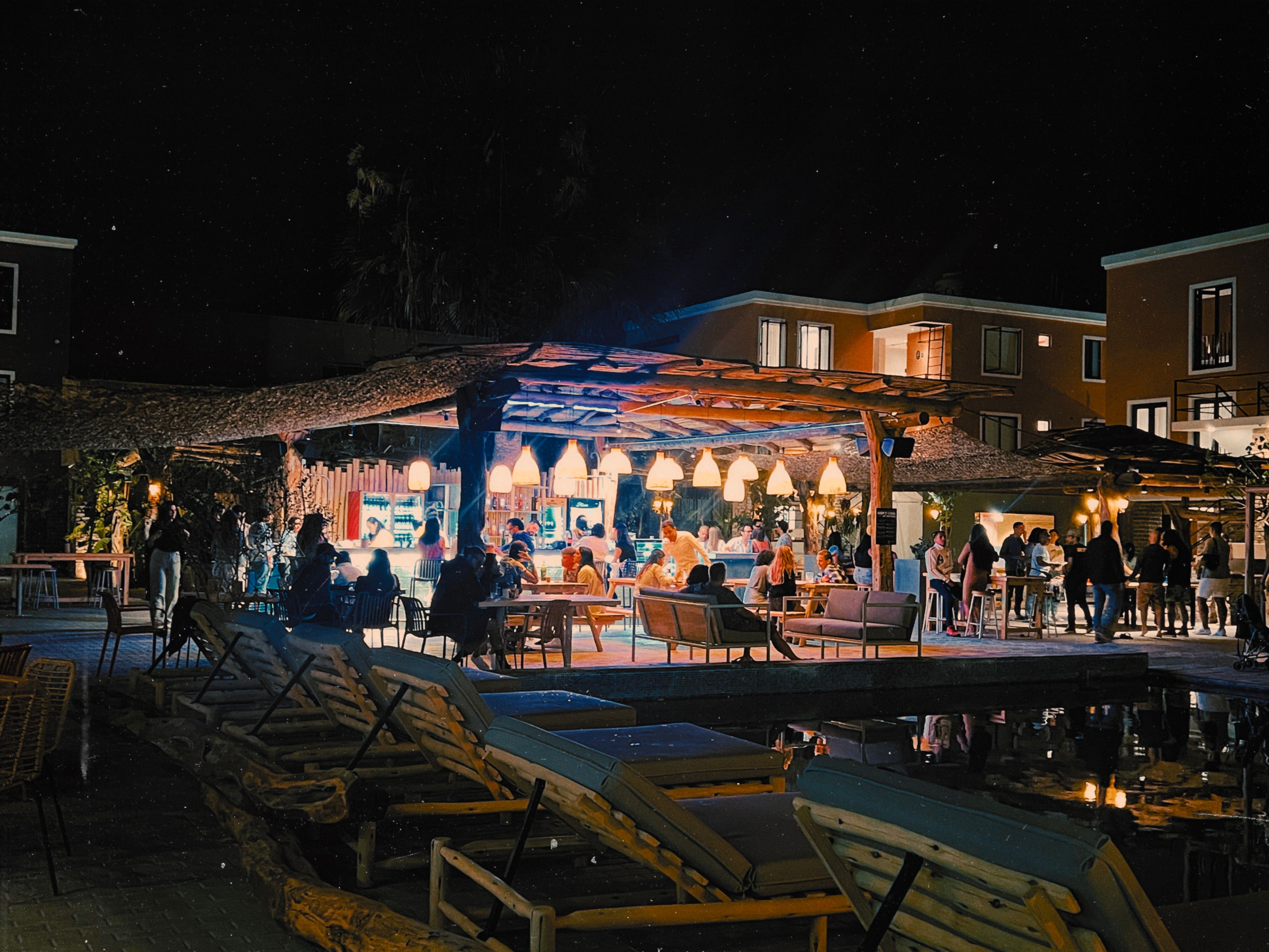 Restobar by Viajero Huacachina