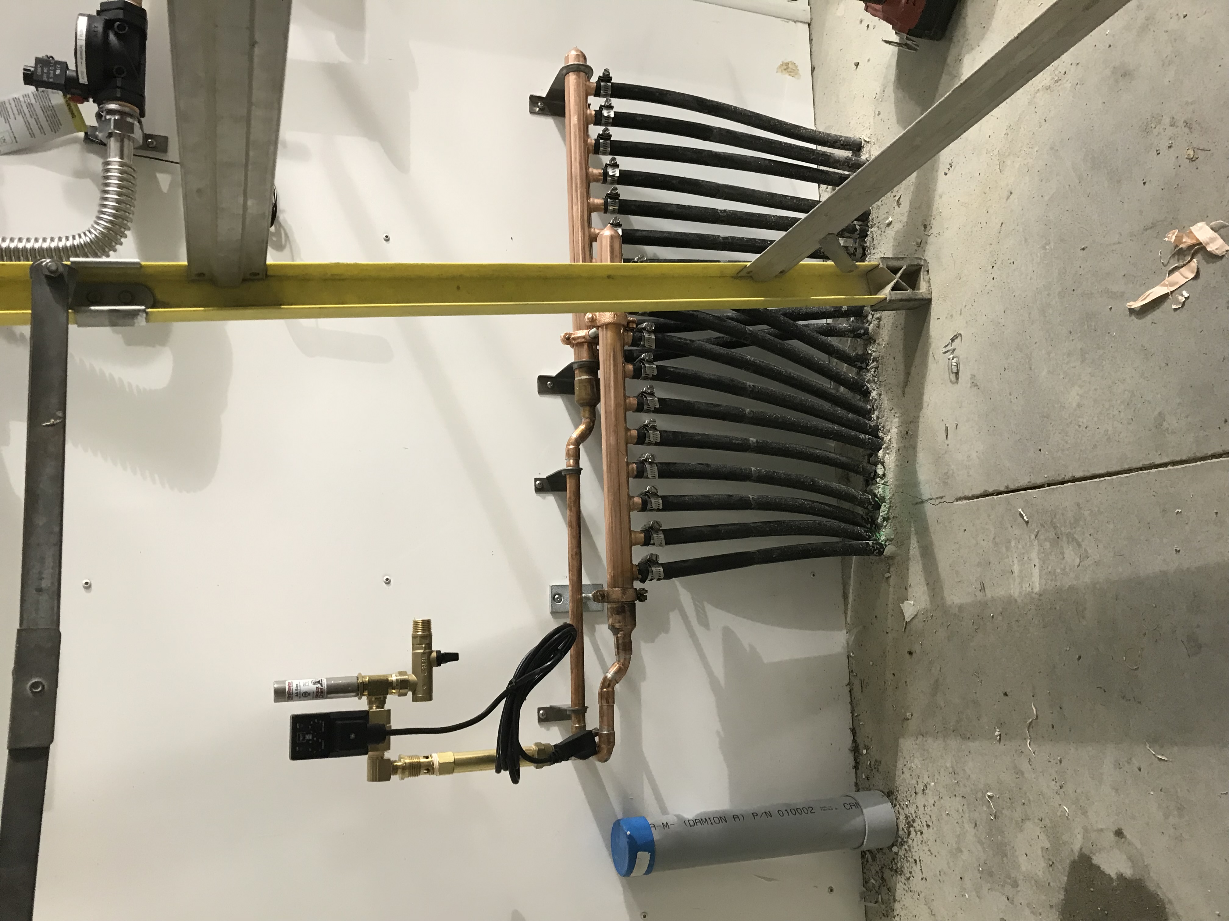 A primer manifold