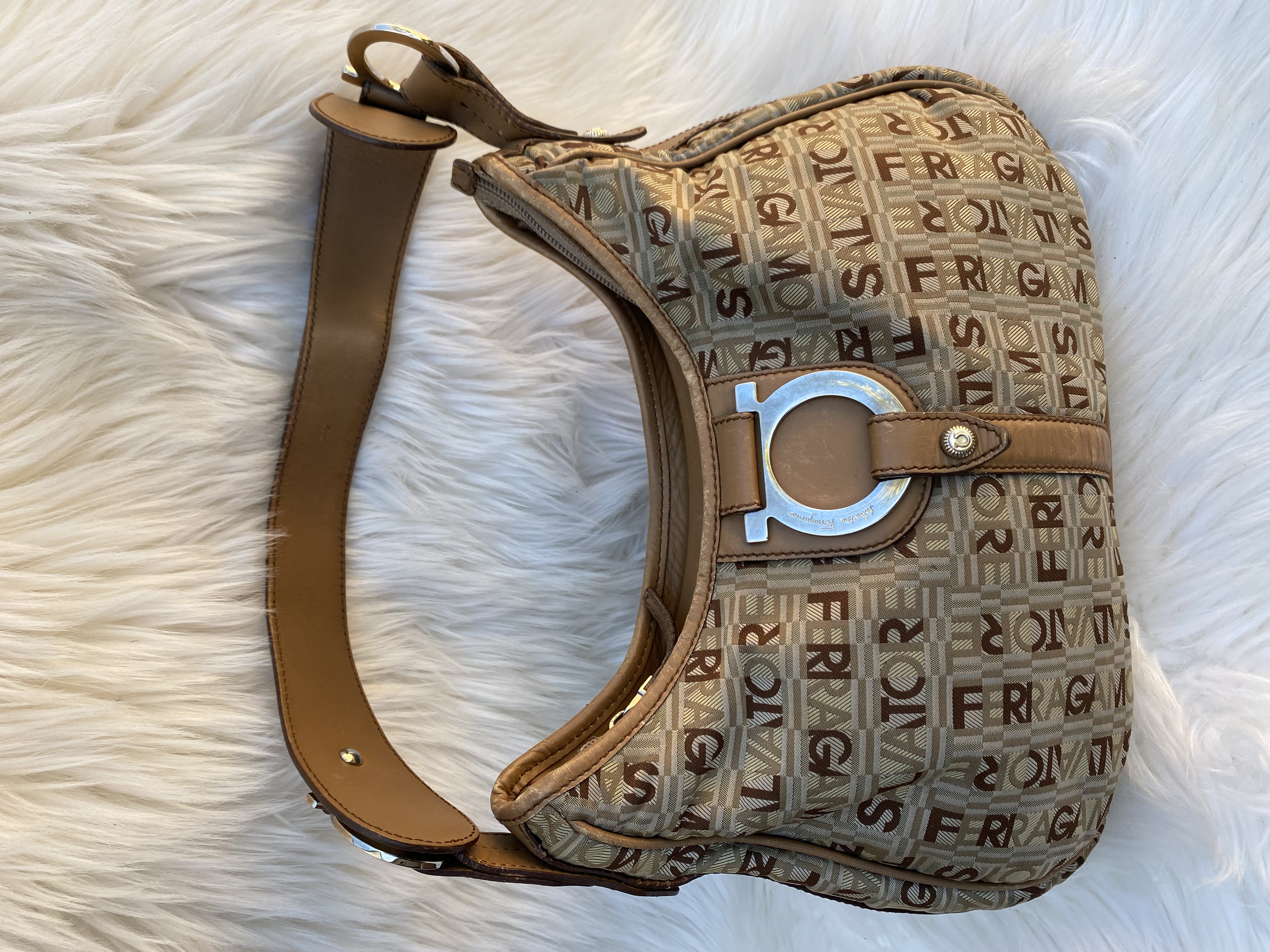 Salvatore Ferragamo Shoulder bag.