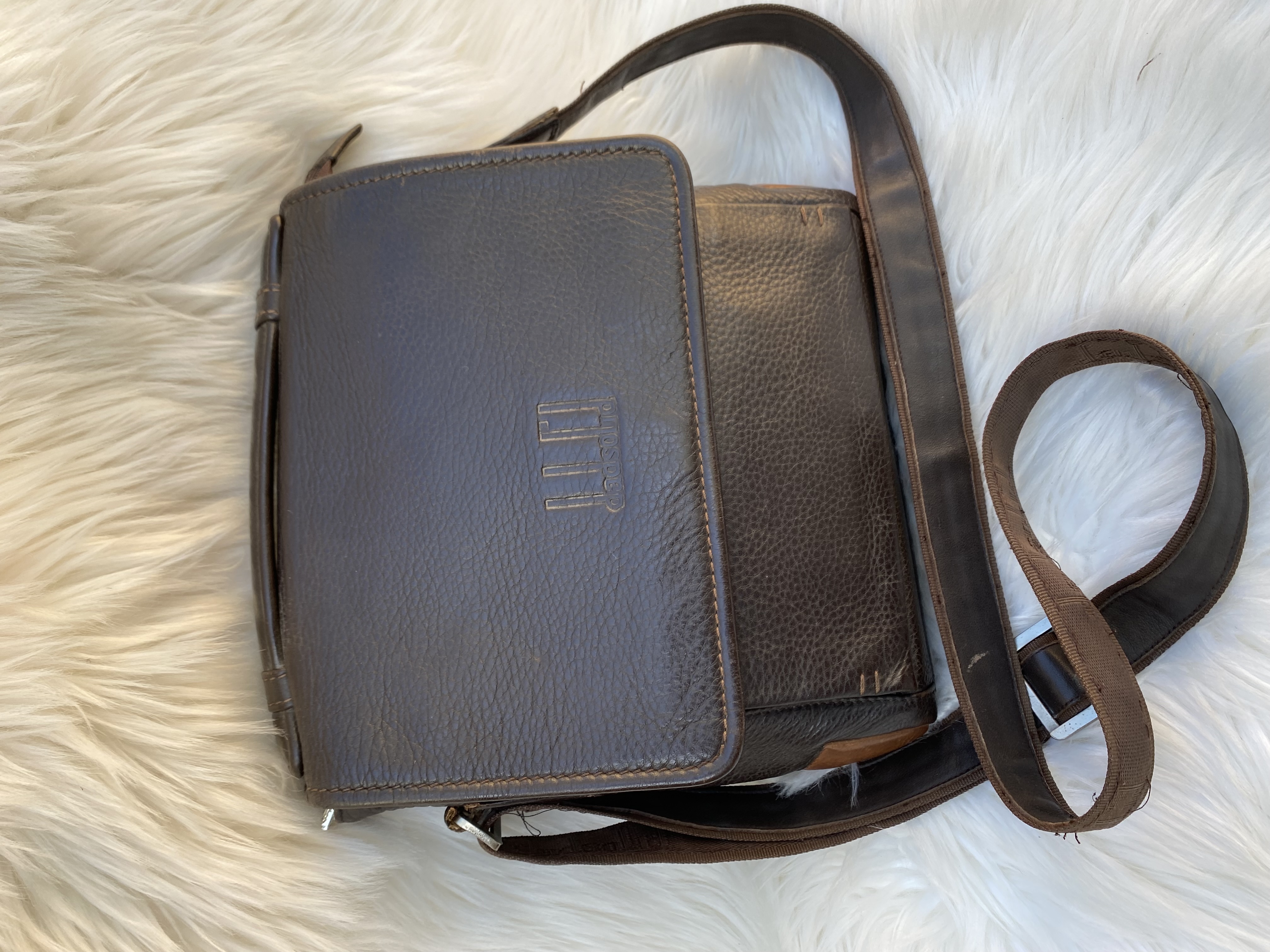 Men’s Leather Crossbody Bag