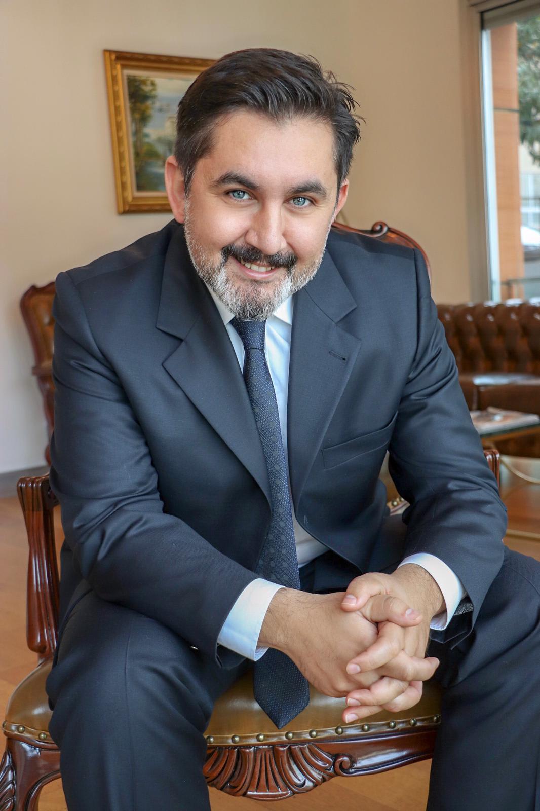 Doç. Dr. Burhan Özalp - Plastik ve Estetik Cerrahi Uzmanı interior