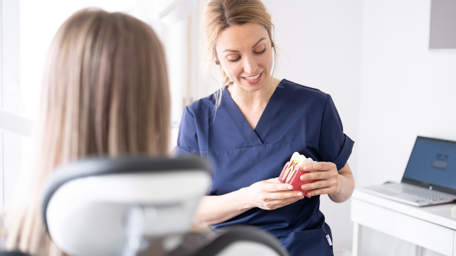 dentique. Zahnarztpraxis Dr. Bokor interior